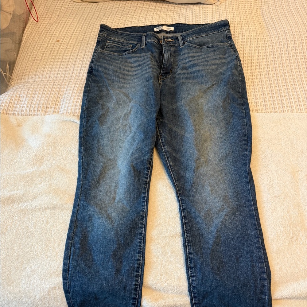 Signature by Levi Strauss Women's Medium Blue Straight-Leg Jeans